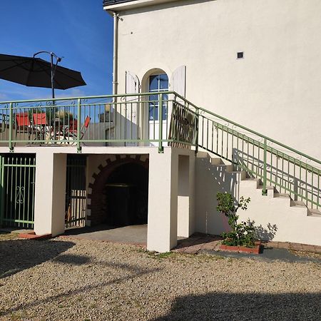 Lucriolla Hotell Oree-d'Anjou Exteriör bild